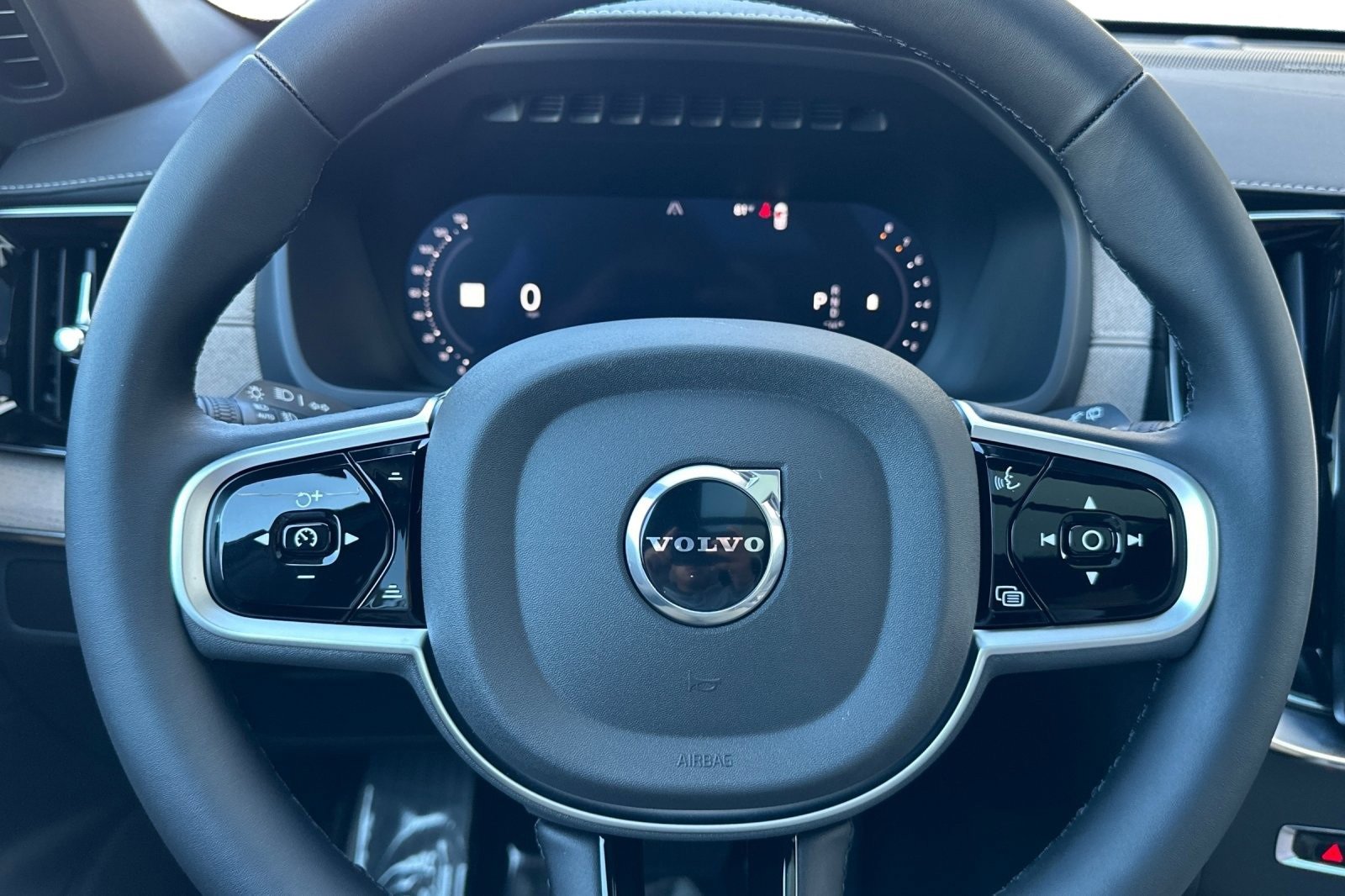 New 2026 Volvo XC90 B6 Plus w/ Protection Package Premier image 26