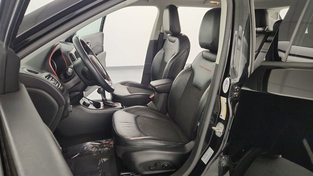 Used 2018 Jeep Compass Trailhawk w/ Cold Weather Group AWD/4WD image 14