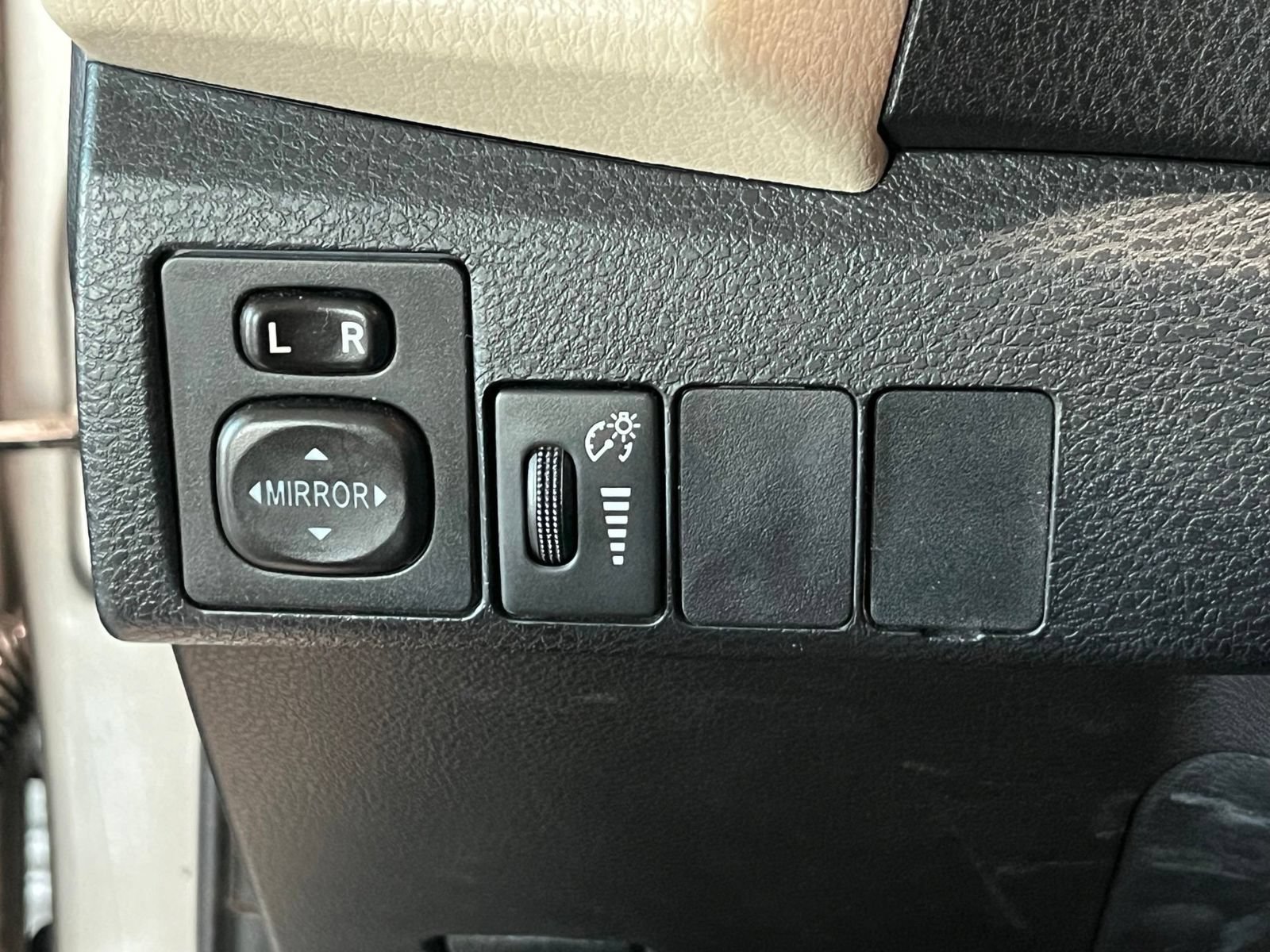Used 2016 Toyota Corolla LE FWD image 29