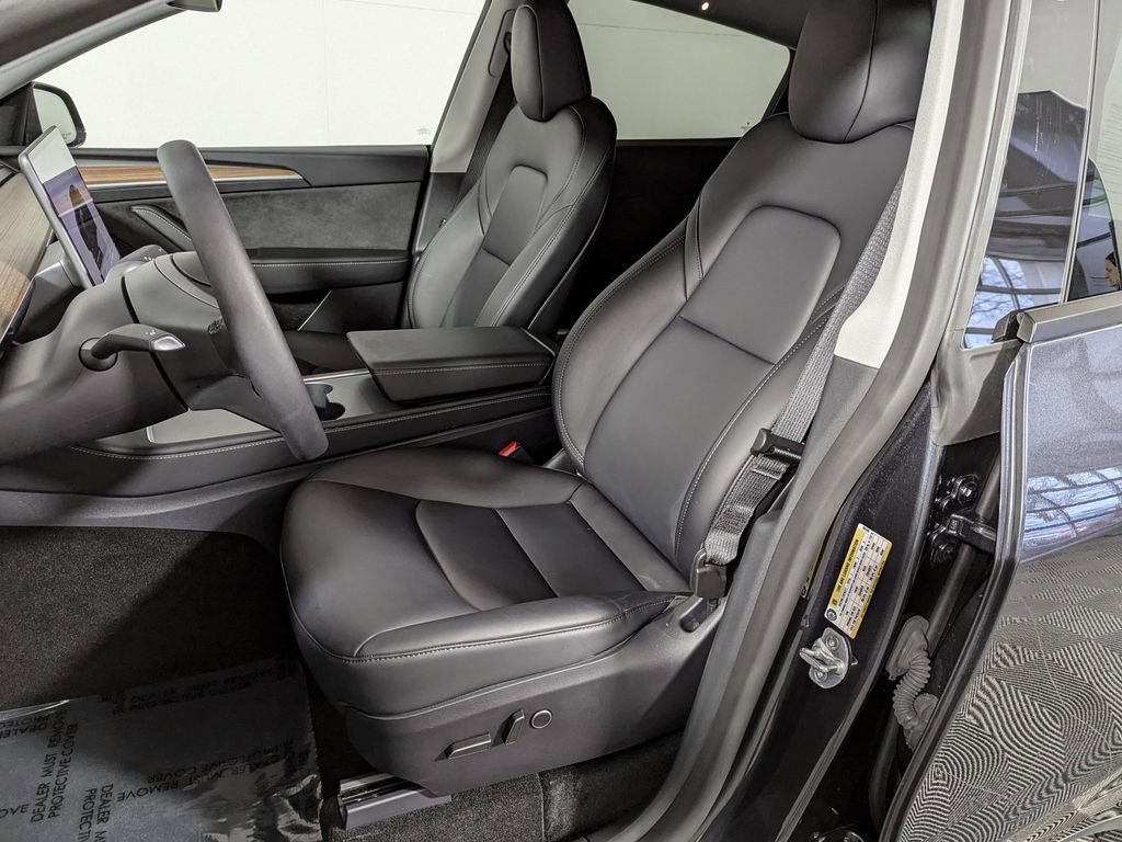 Used 2025 Tesla Model Y Long Range image 14