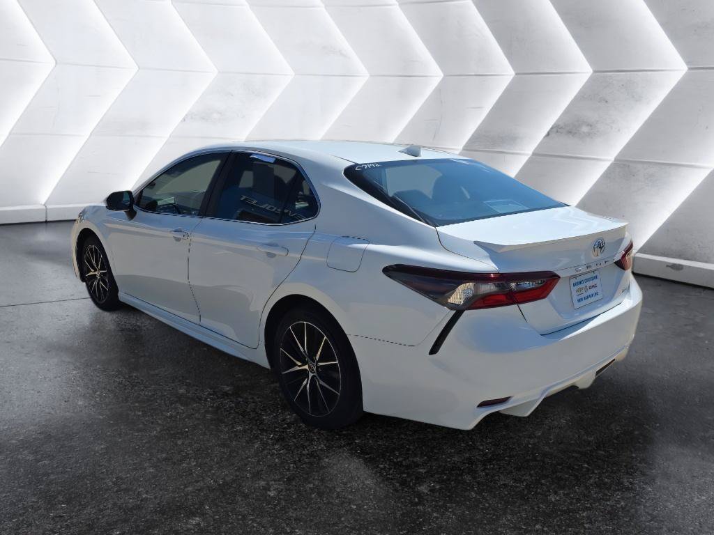 Used 2024 Toyota Camry SE FWD image 4