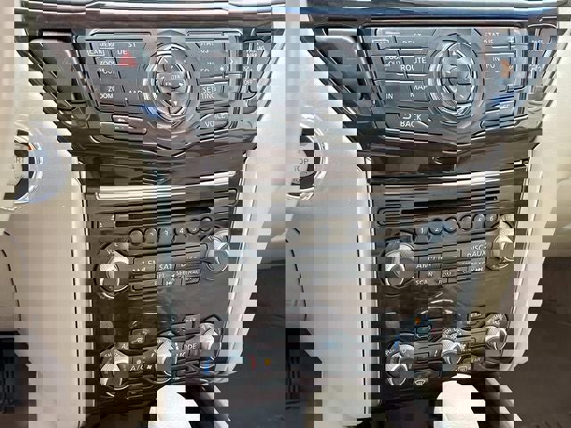Used 2015 Nissan Pathfinder Platinum w/ Family Entertainment Package image 36