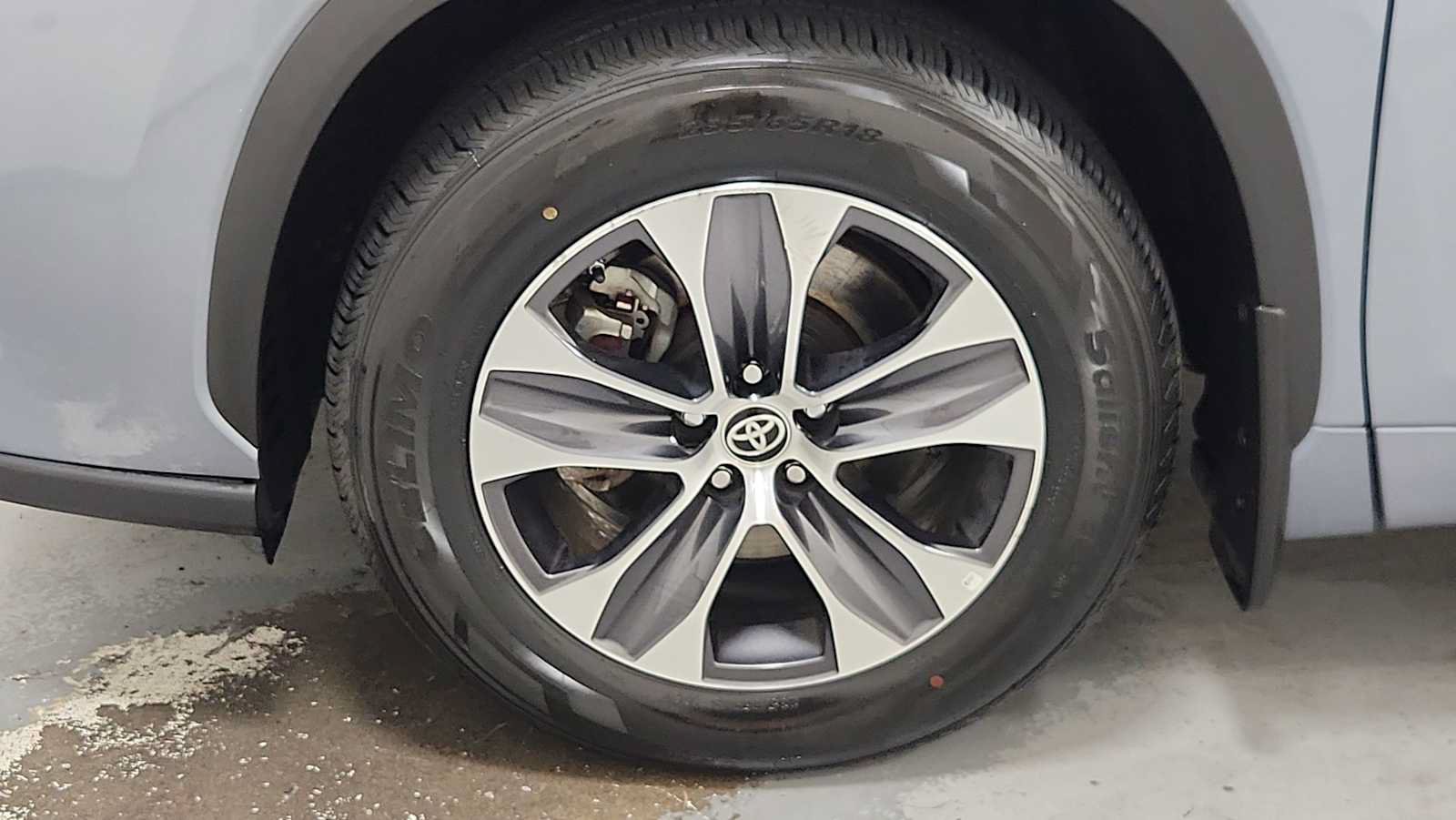 Certified 2022 Toyota Highlander XLE AWD/4WD image 10