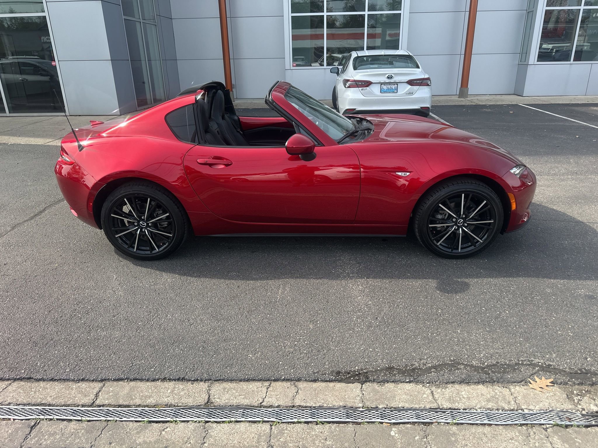 Used 2024 MAZDA MX-5 Miata RF Grand Touring image 4