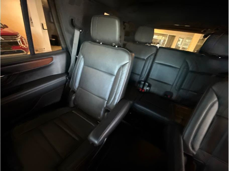 Used 2025 GMC Yukon Denali AWD/4WD image 29