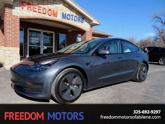 Used 2023 Tesla Model 3 Standard Range image 1