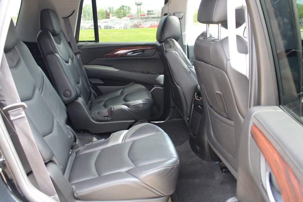 Used 2015 Cadillac Escalade Luxury AWD/4WD image 9
