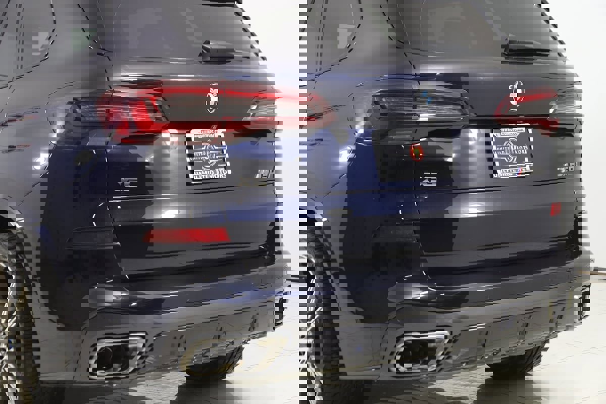 Used 2021 BMW X5 M50i image 27