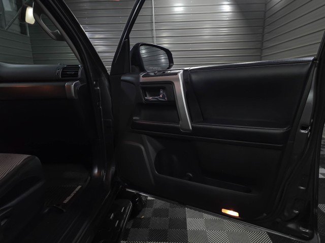 Used 2018 Toyota 4Runner SR5 w/ Wilderness Package image 30