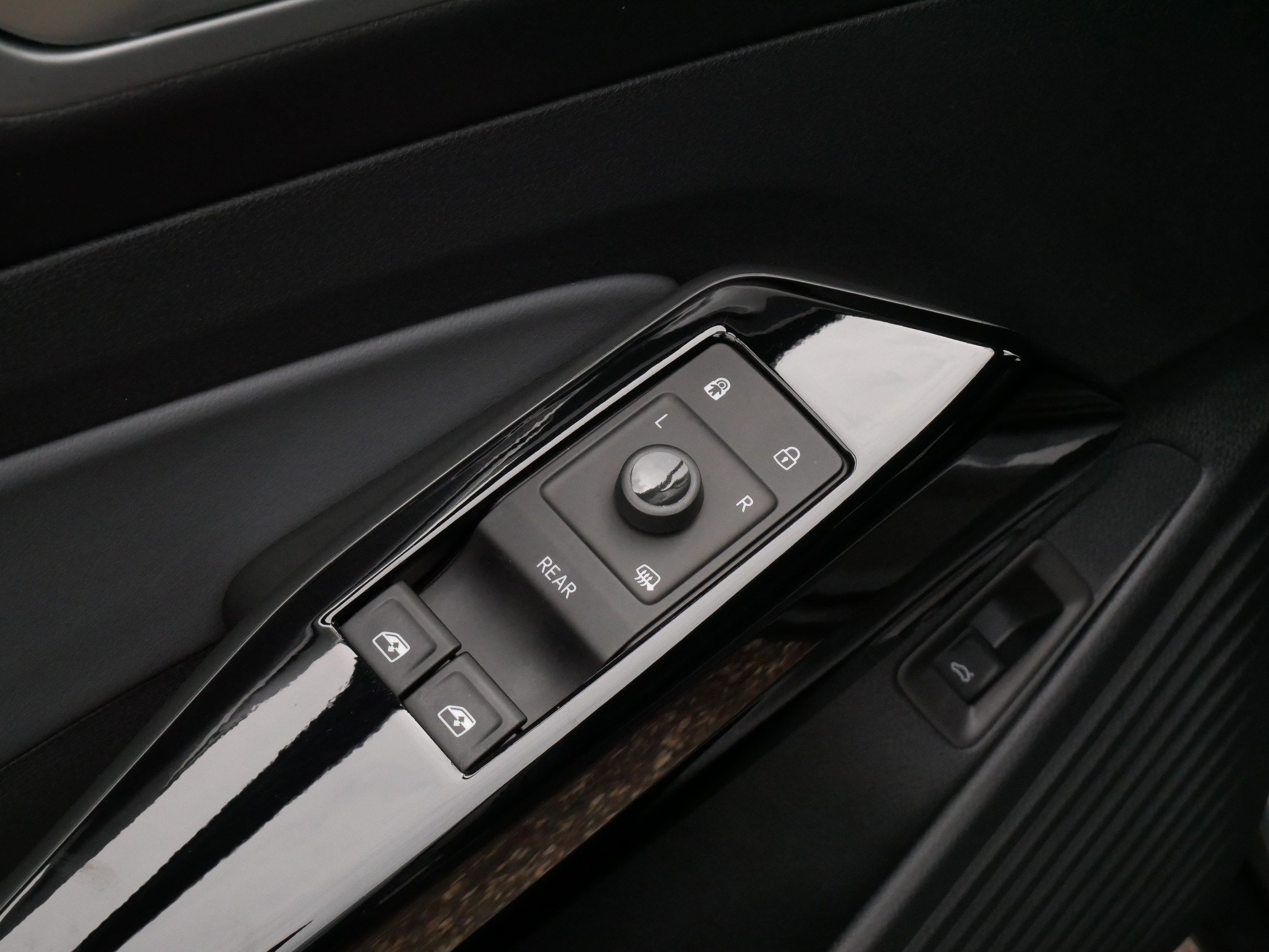 Certified 2023 Volkswagen ID.4 Pro S AWD/4WD image 19