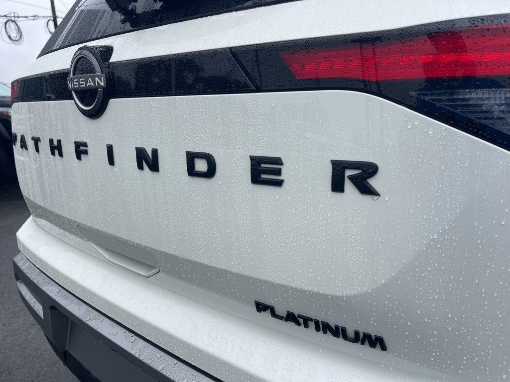 Used 2024 Nissan Pathfinder Platinum w/ Black Appearance Package image 38