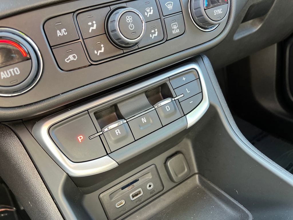 Used 2022 GMC Terrain SLT image 25