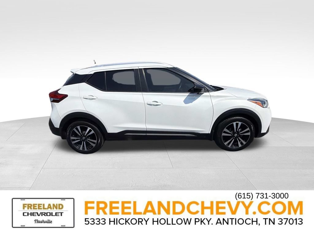 Used 2020 Nissan Kicks SR w/ SR Premium Package FWD image 2