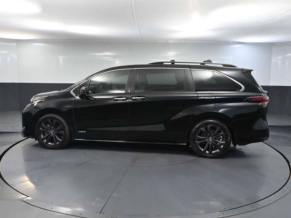 Used 2021 Toyota Sienna XSE FWD image 6