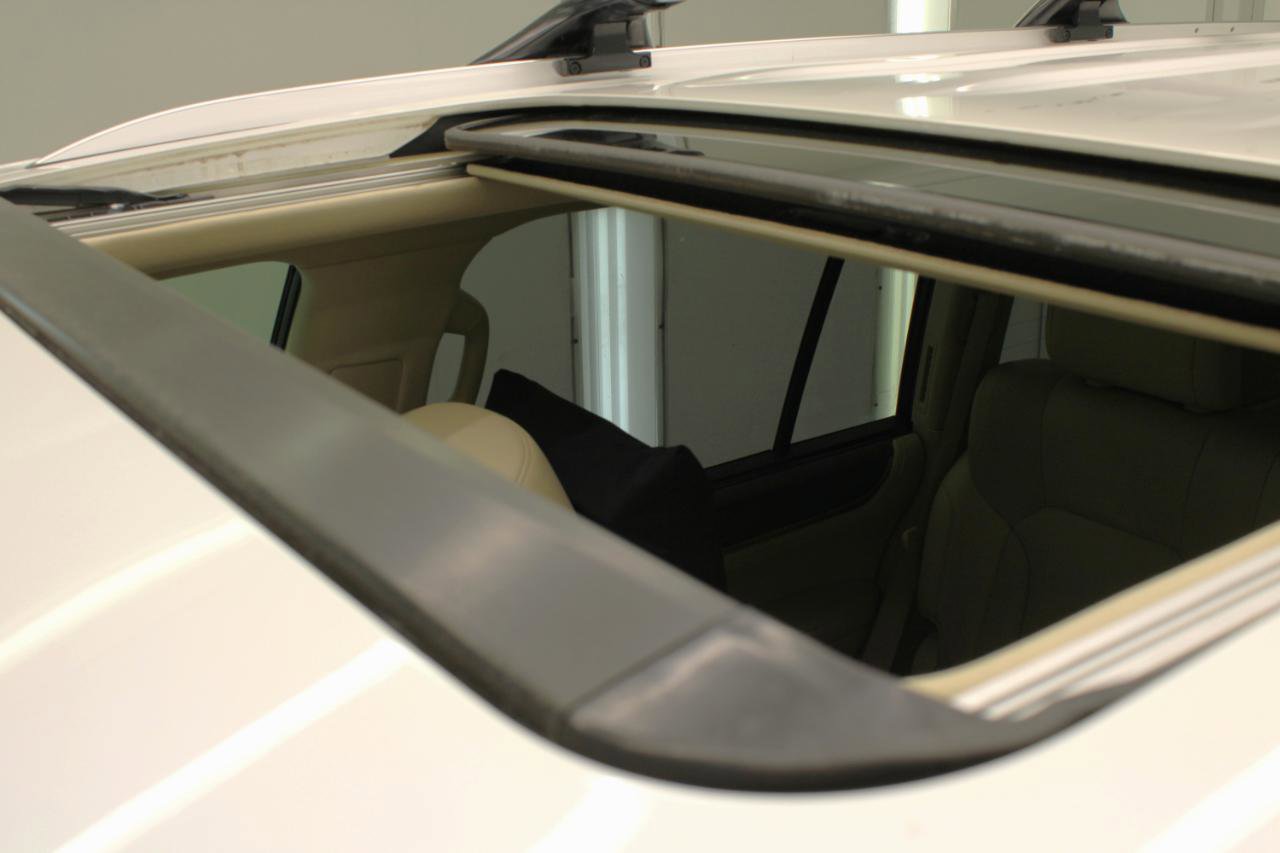 Used 2017 Lexus LX 570 4WD w/ Luxury Package image 25