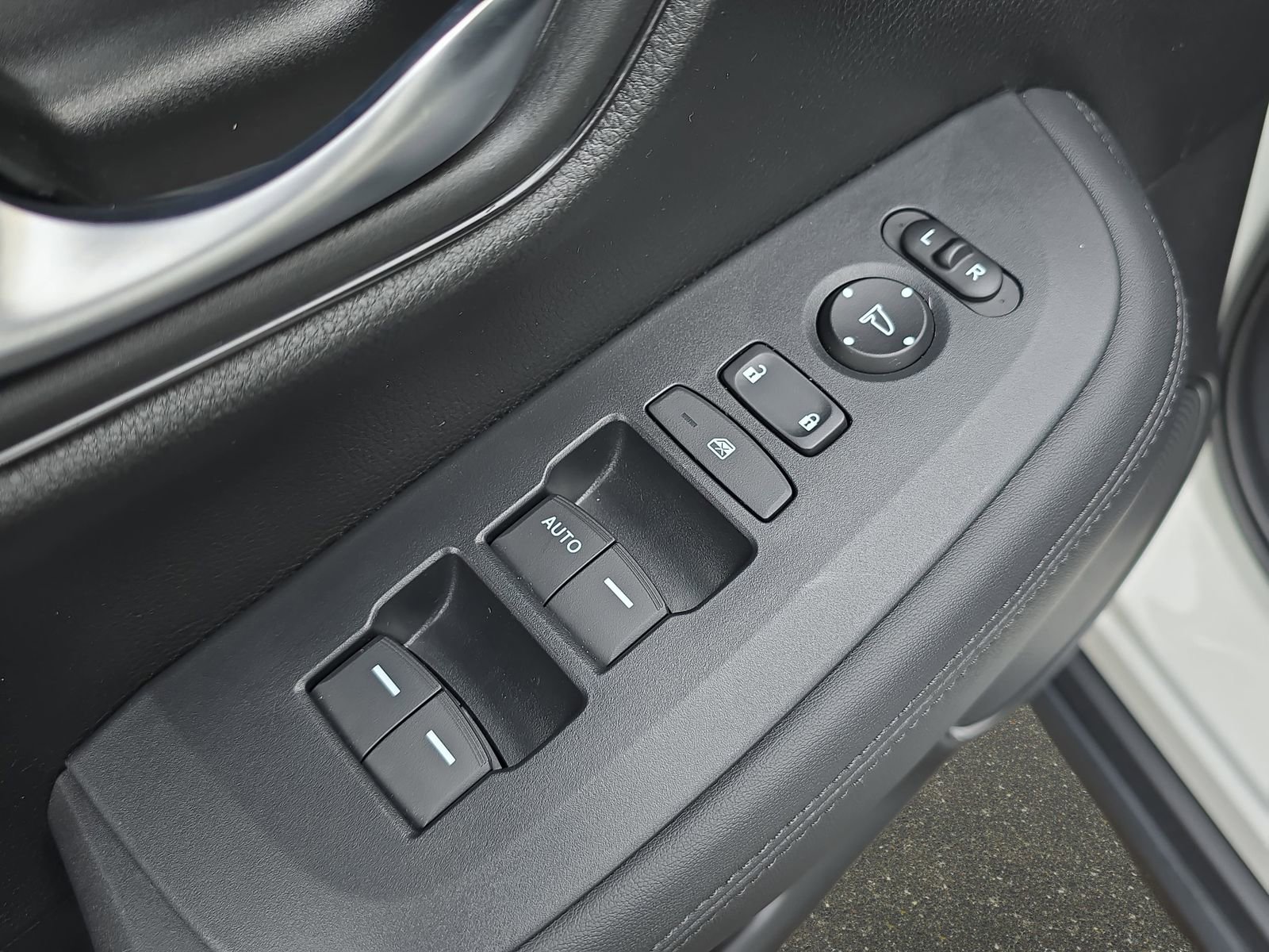 Certified 2024 Honda HR-V LX image 25