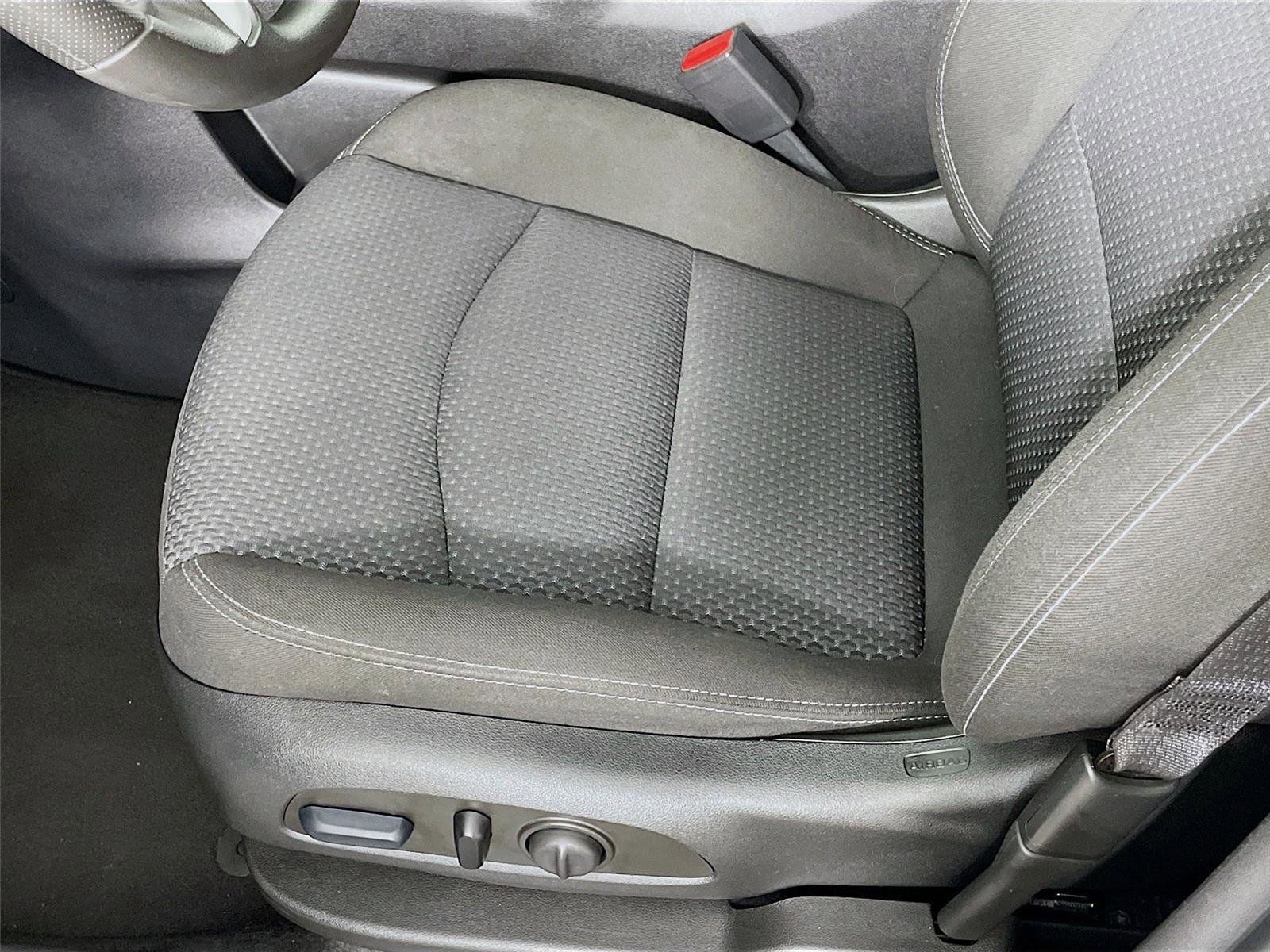 Used 2023 GMC Terrain SLE w/ Driver Convenience Package image 22