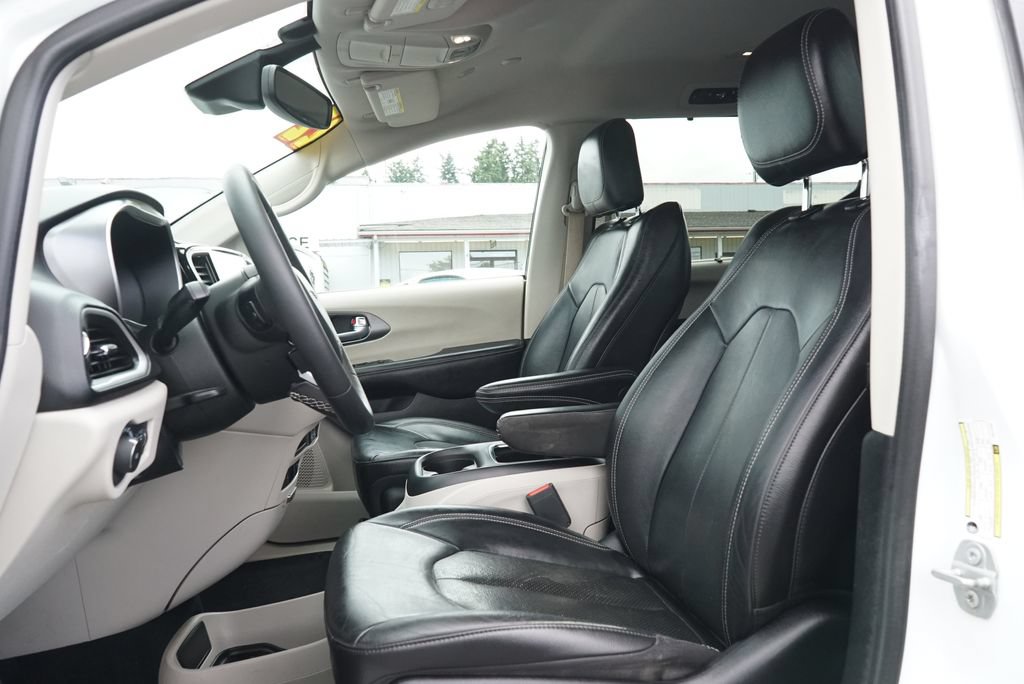 Used 2022 Chrysler Pacifica Touring-L FWD image 22