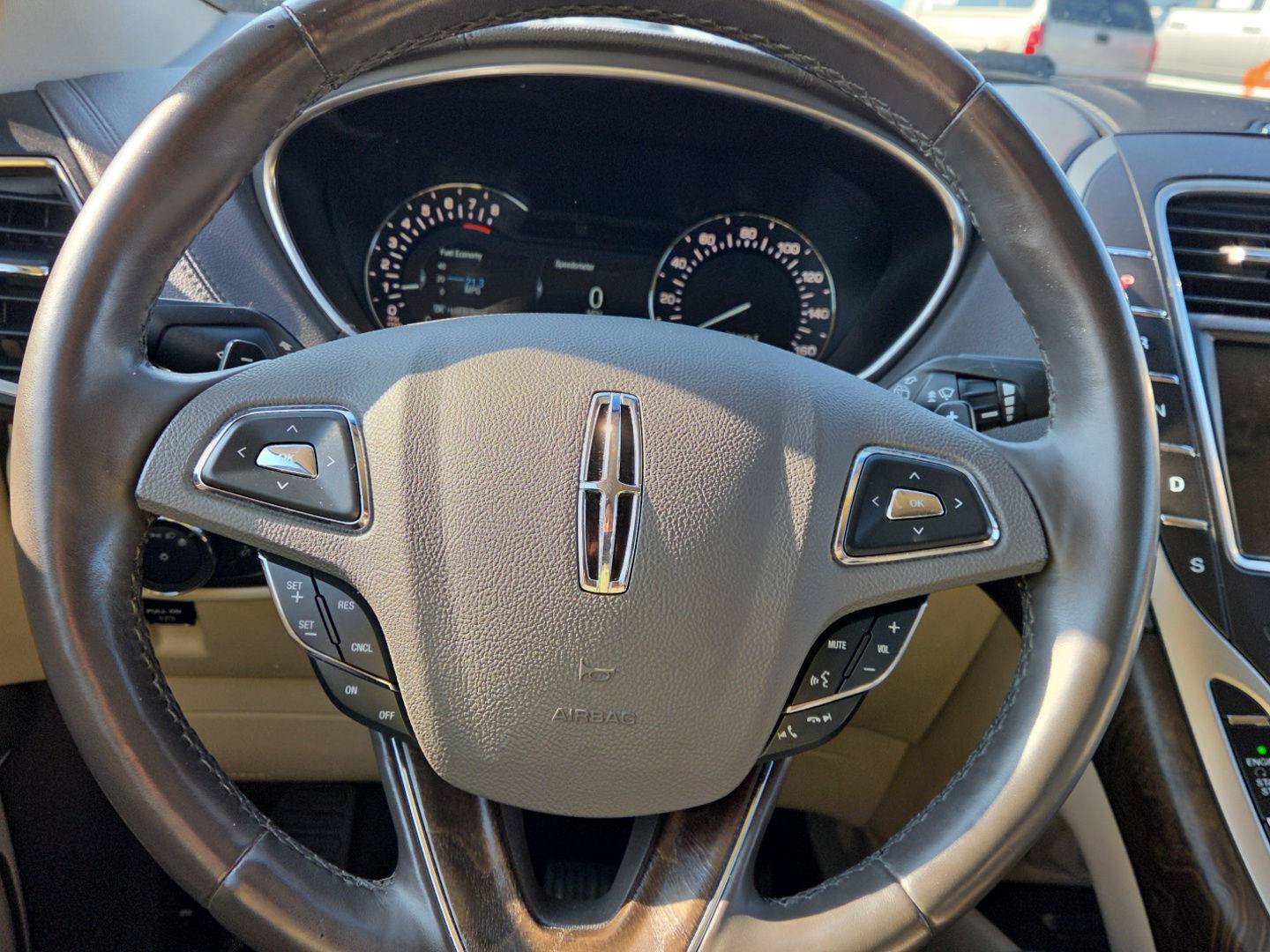 Used 2018 Lincoln MKX Select w/ Select Plus Package AWD/4WD image 25