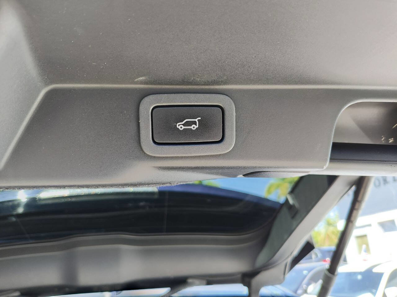 Used 2015 Land Rover Range Rover Sport SE image 47