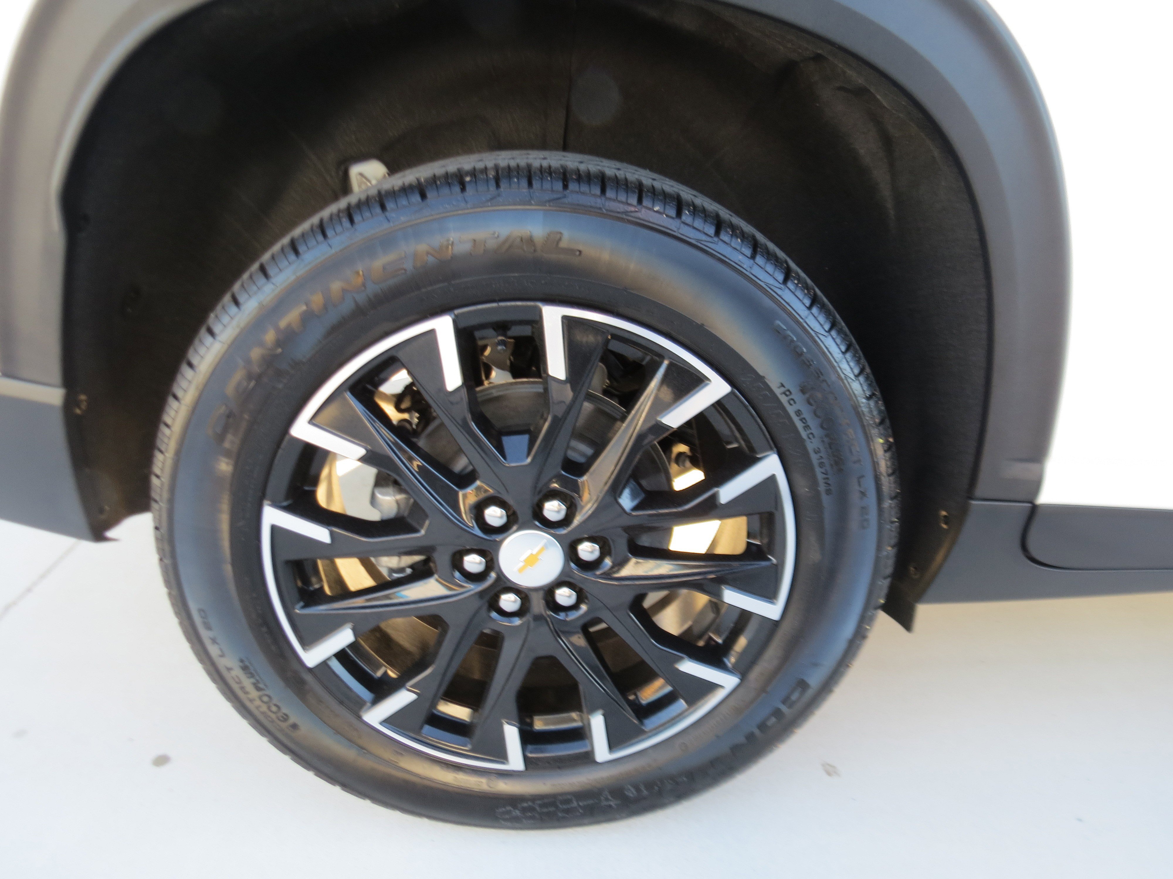 New 2026 Chevrolet Traverse LT w/ Sun and Wheel Package FWD image 9