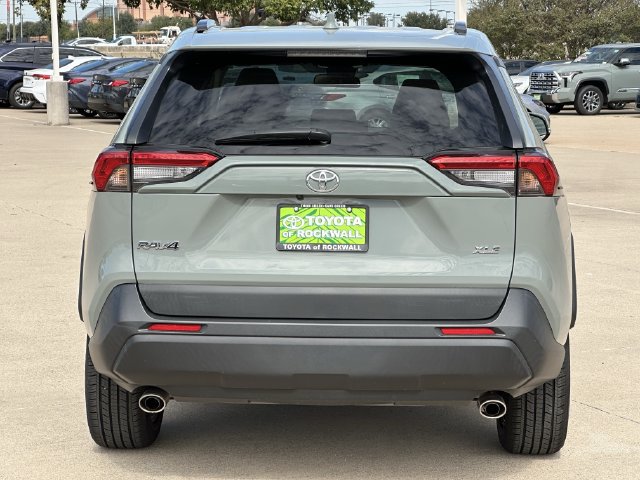 Used 2023 Toyota RAV4 XLE Premium FWD image 4