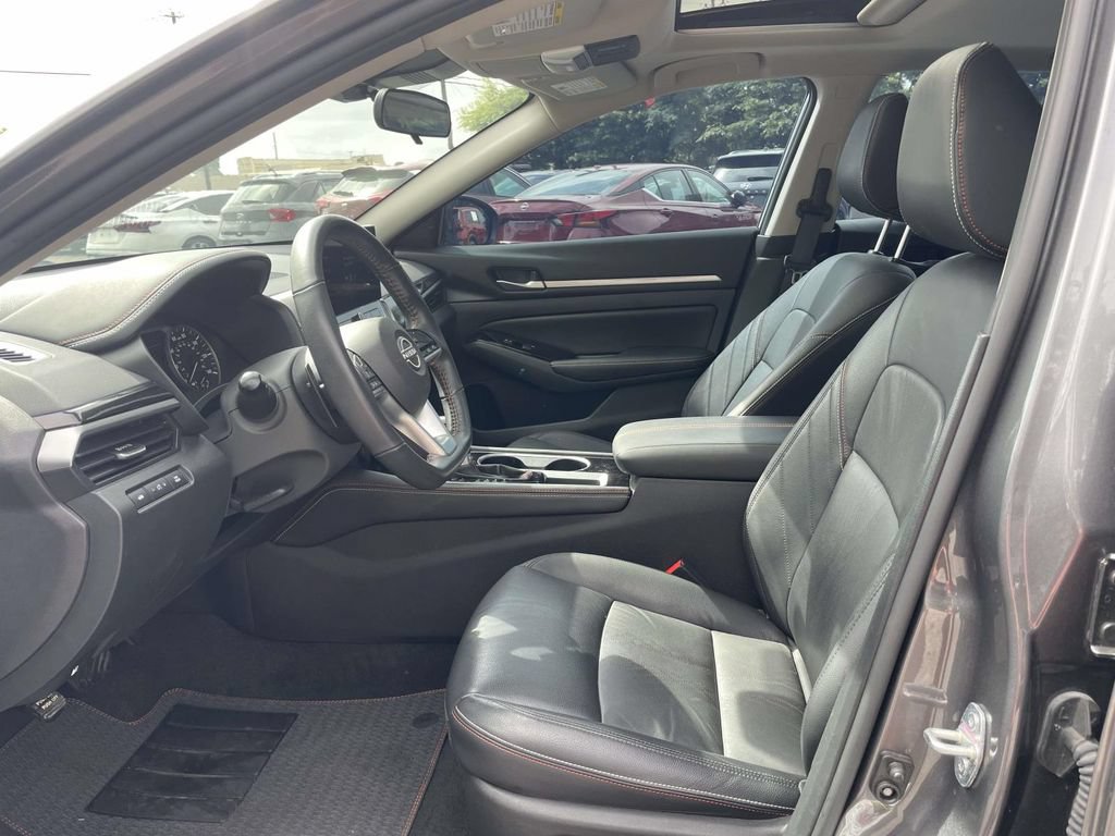 Used 2024 Nissan Altima 2.5 SR w/ SR Premium Package FWD image 15