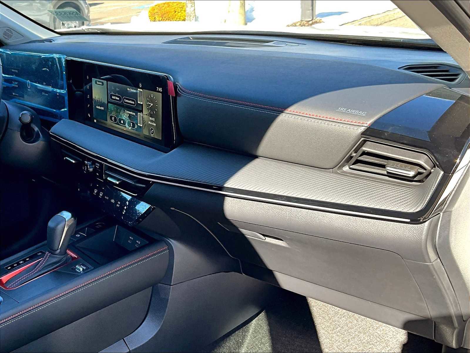 New 2025 Nissan Kicks SR image 10