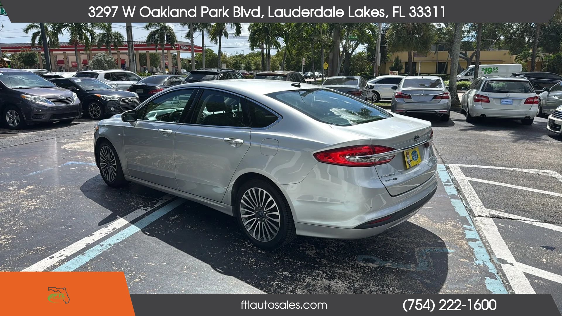 Used 2018 Ford Fusion SE w/ Fusion SE Technology Package FWD image 8