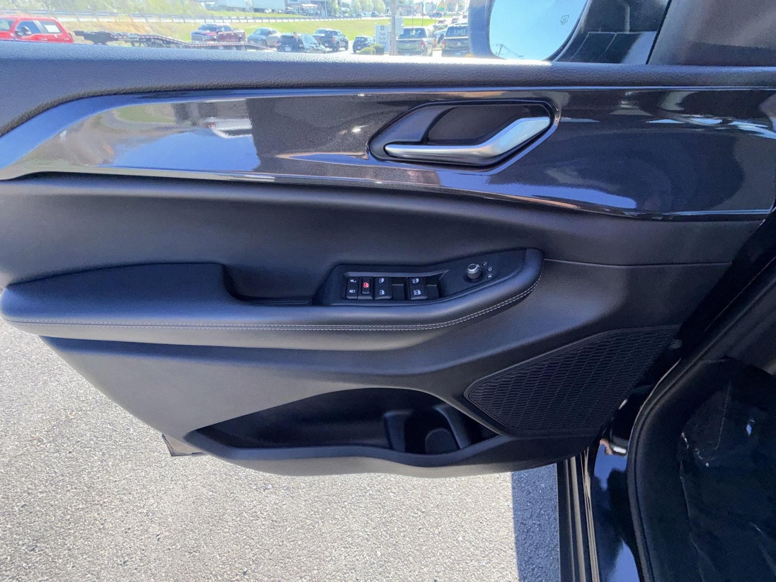 Used 2023 Jeep Grand Cherokee Laredo w/ Luxury Tech Group I image 15