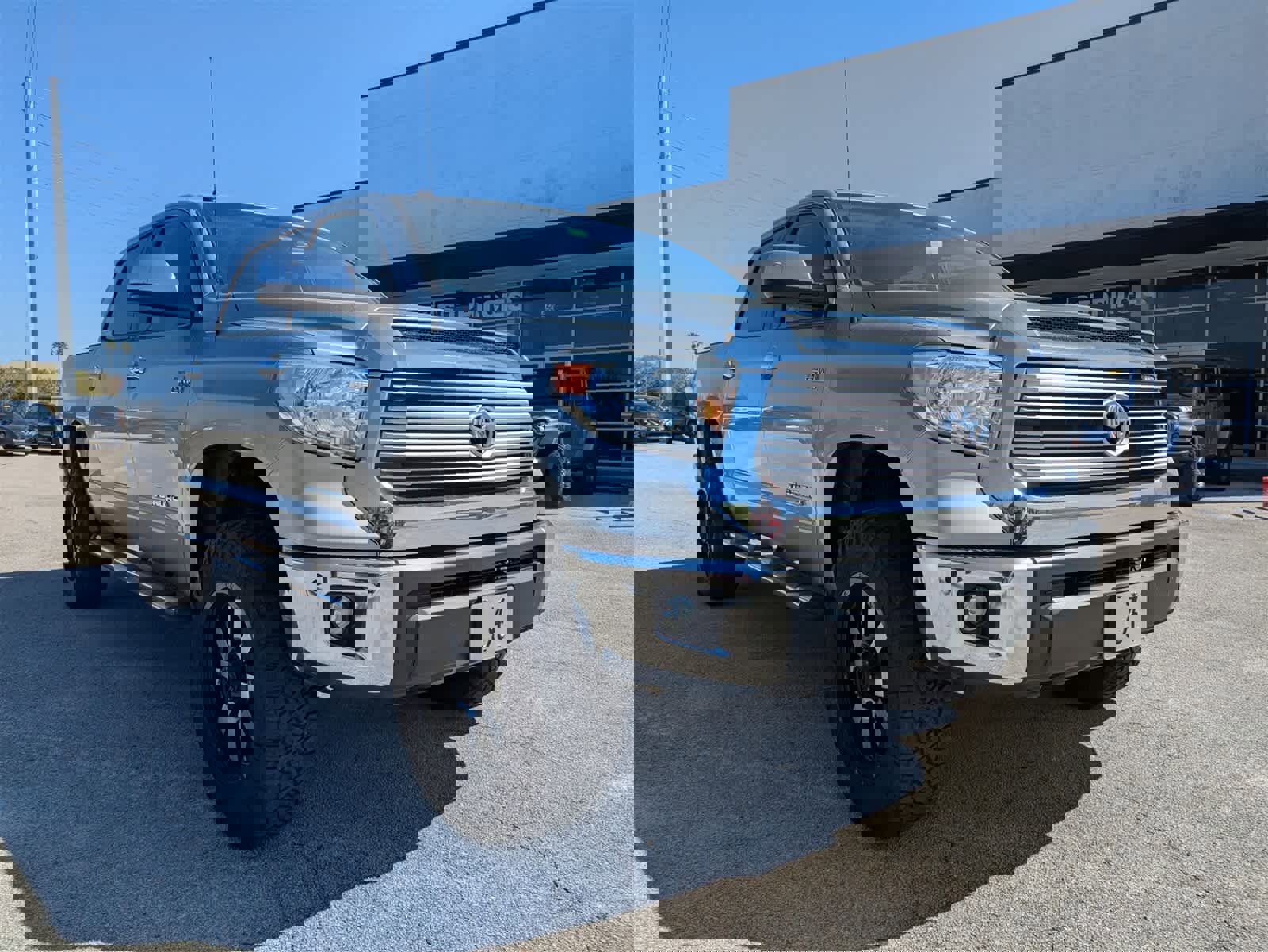 Used 2014 Toyota Tundra Limited w/ Limited Premium Package image 3