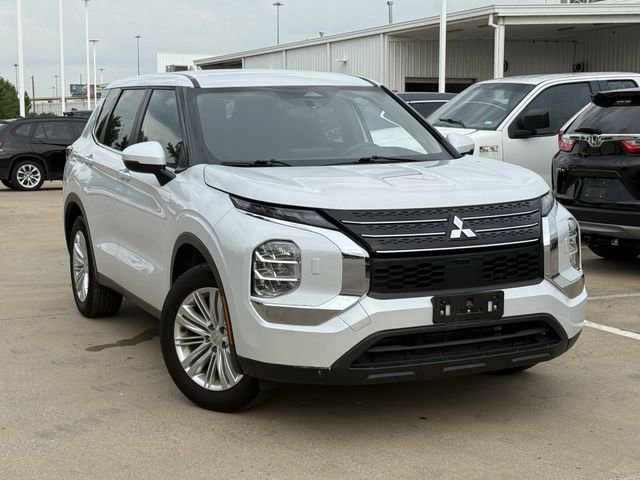 Used 2023 Mitsubishi Outlander ES AWD/4WD image 2