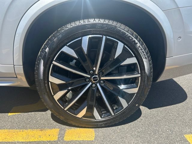 Certified 2025 Volvo XC90 B5 Plus AWD/4WD image 9
