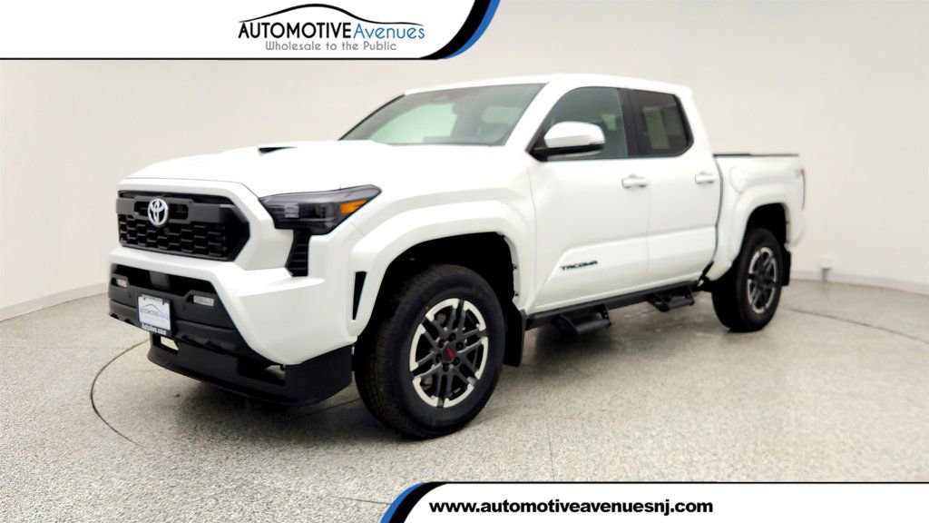 Used 2025 Toyota Tacoma TRD Sport w/ TRD Sport Upgrade Package AWD/4WD image 1