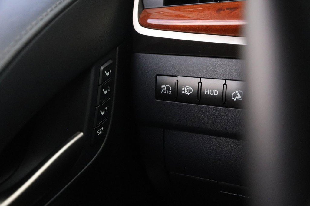 Used 2019 Lexus LX 570 4WD w/ Luxury Package image 26