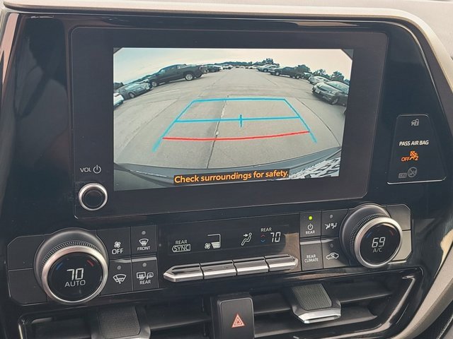 Used 2023 Toyota Highlander LE image 30