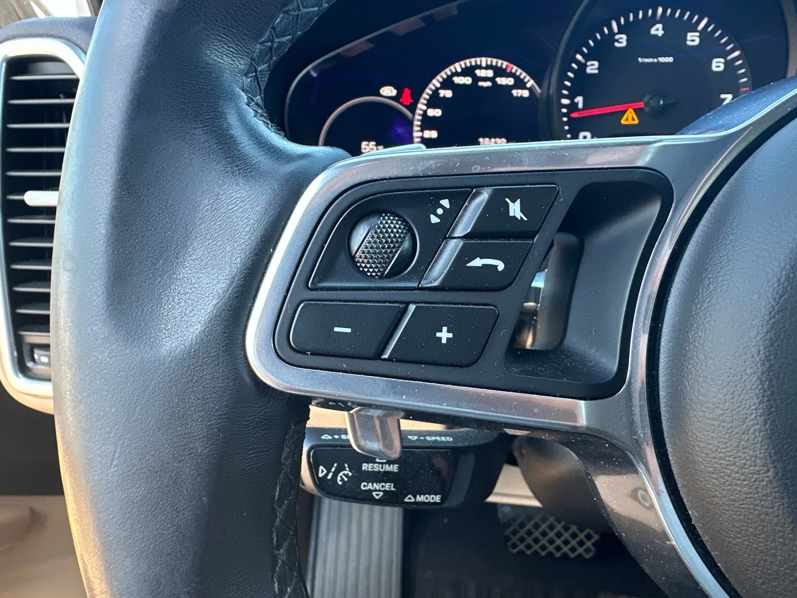 Certified 2023 Porsche Cayenne image 28