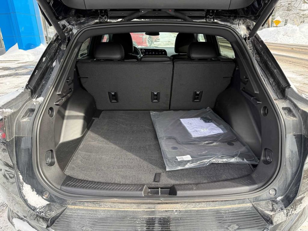 Used 2025 Chevrolet Equinox EV LT w/ Convenience Package image 23