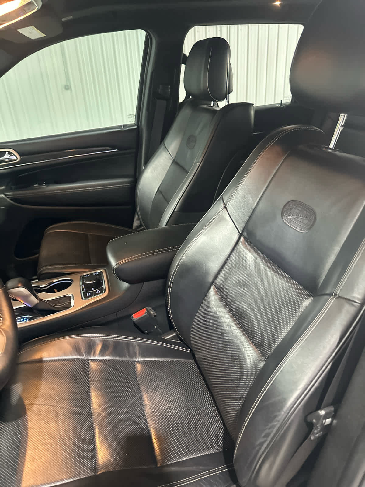 Used 2017 Jeep Grand Cherokee Overland AWD/4WD image 19