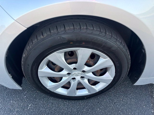 Used 2021 Toyota Corolla LE FWD image 12