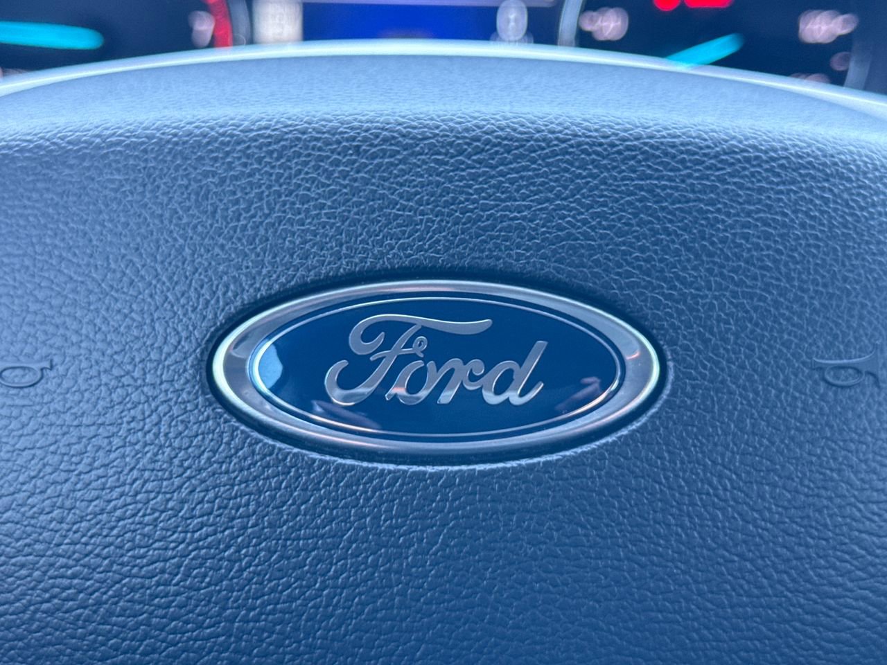Used 2023 Ford Explorer Limited AWD/4WD image 29