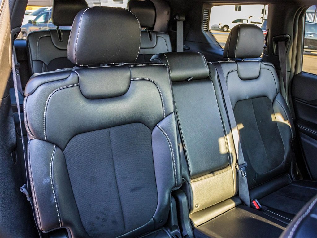 Used 2024 Jeep Grand Cherokee L Laredo image 16