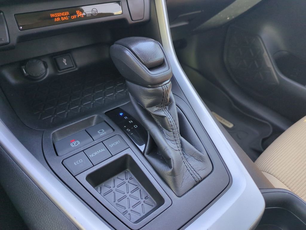 Used 2021 Toyota RAV4 LE image 26