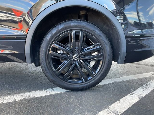 Used 2022 Volkswagen Tiguan SE R-Line AWD/4WD image 35