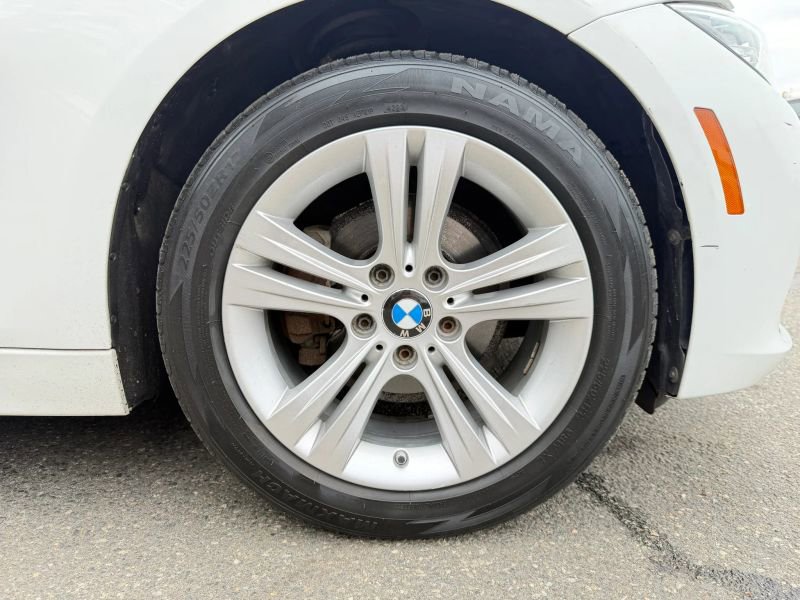 Used 2017 BMW 330i xDrive Sedan AWD/4WD image 32
