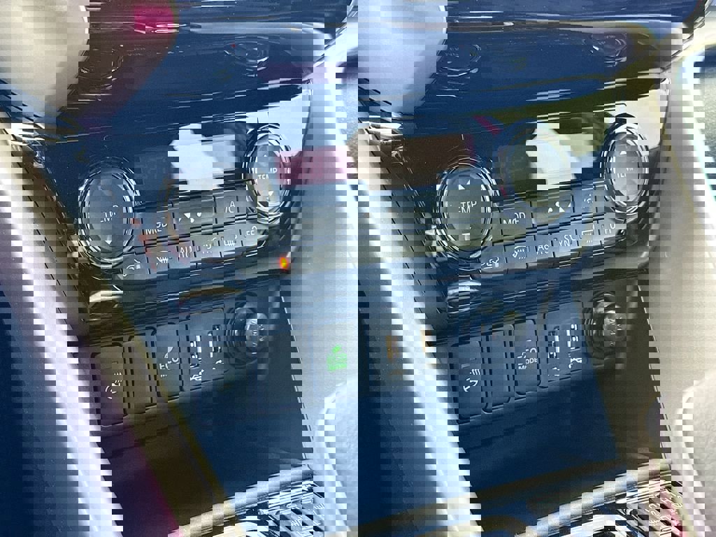 Used 2025 Mitsubishi Eclipse Cross Black Edition image 28