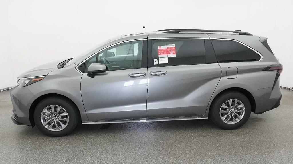New 2026 Toyota Sienna XLE FWD image 3