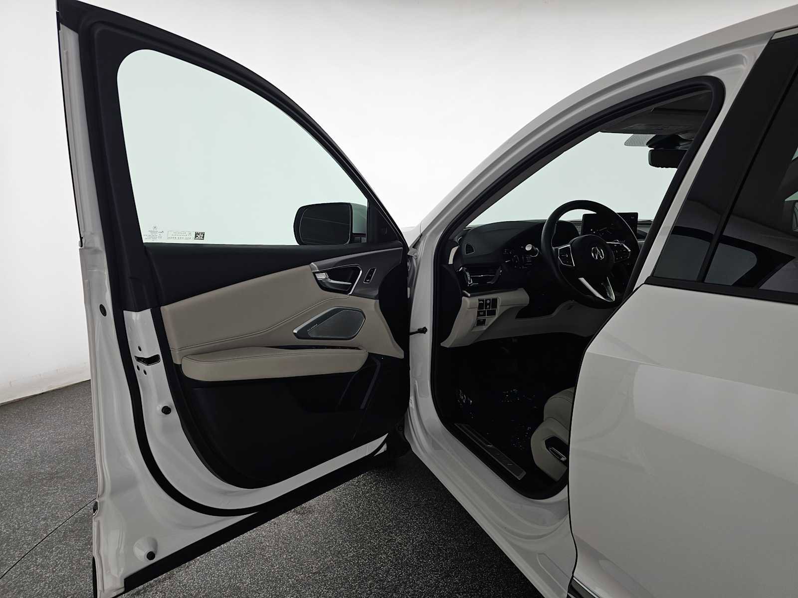 Certified 2025 Acura RDX SH-AWD w/ Technology Package image 19