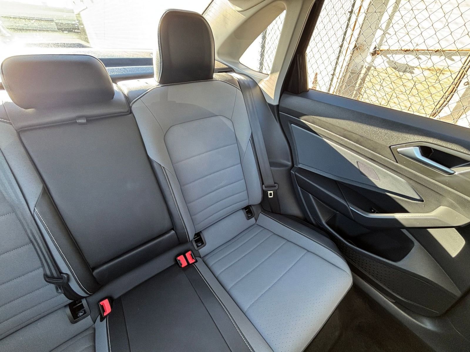 Used 2025 Volkswagen Jetta SE image 38