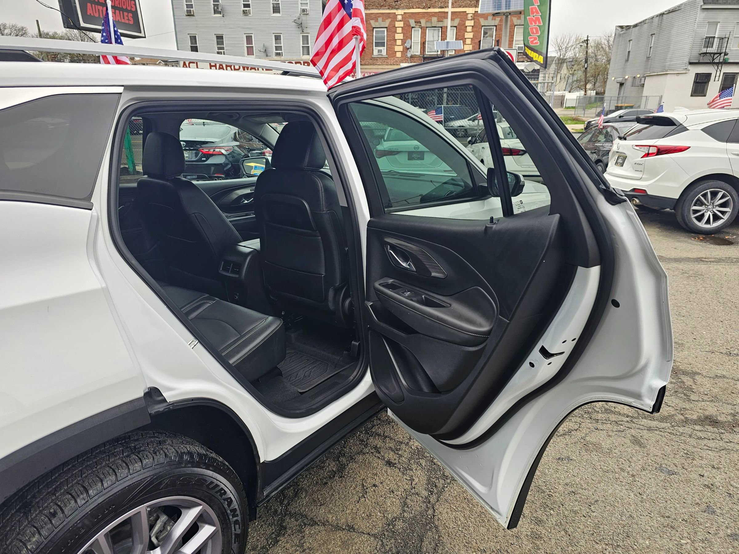 Used 2023 GMC Terrain SLT w/ Infotainment Package II image 12